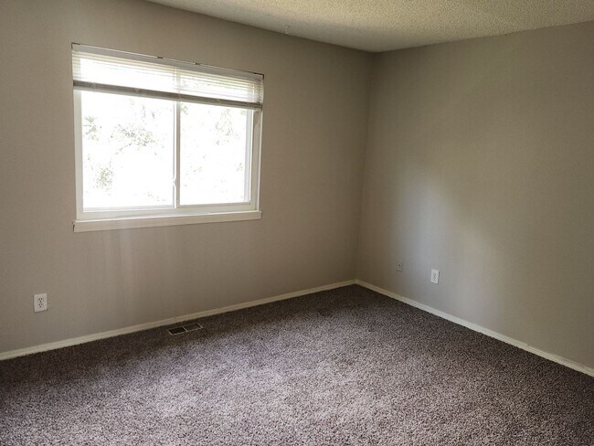 Building Photo - Fantastic Condo at Lexington Village!