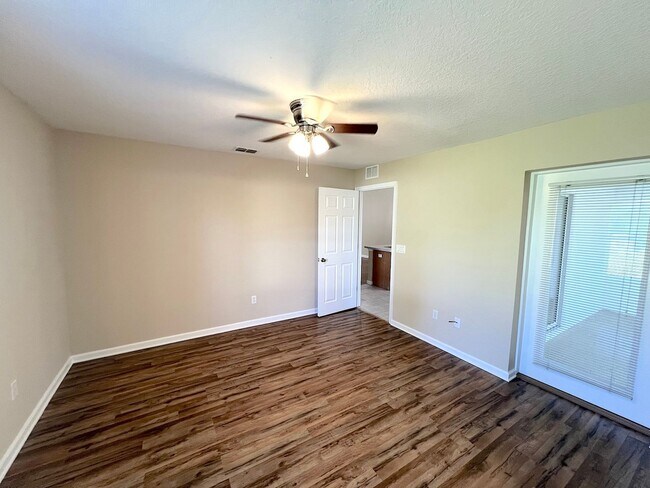 Building Photo - 41 Eton Ln
