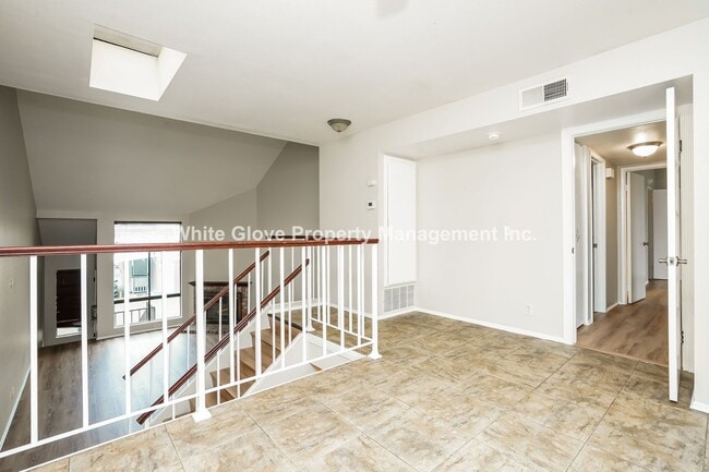 Building Photo - Lovely Updated 2 Bedroom Gated Townhome in Cypress