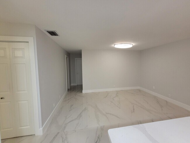 Building Photo - 4105 N 48th Ave