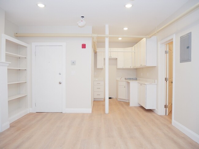 Primary Photo - 10 Beals St
