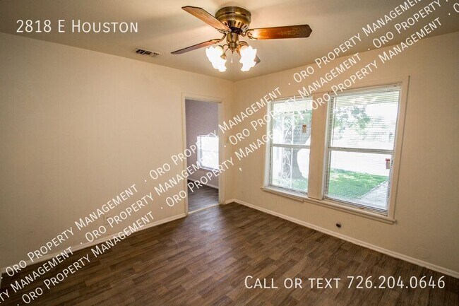 Building Photo - Close to Local Amenities and Downtown