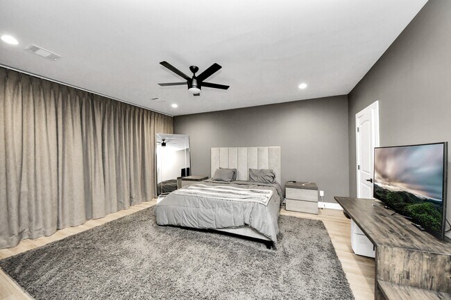 Building Photo - 2007 Briley St