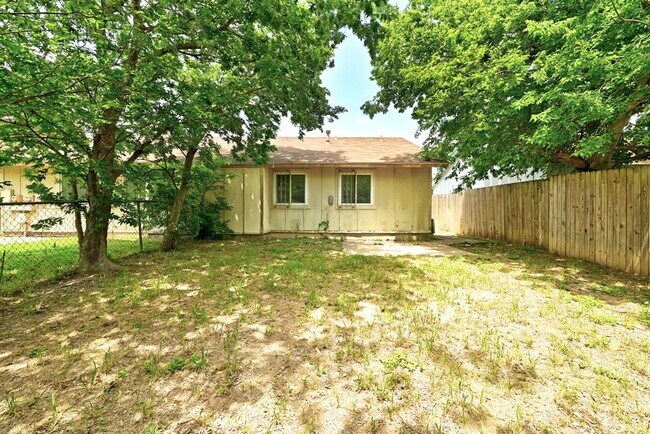 Building Photo - 10604 Lanshire Dr