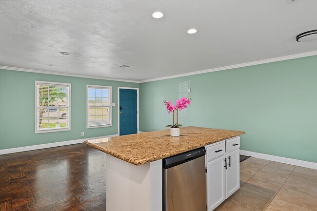 Building Photo - 5202 Nina Lee Ln