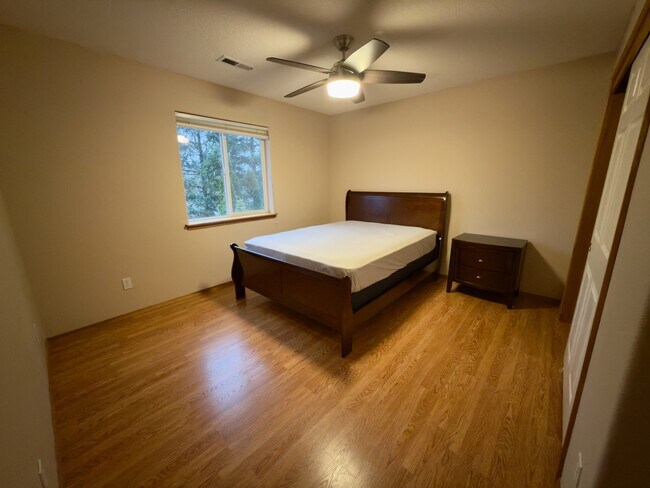 Building Photo - 5124 NW Crady Ln