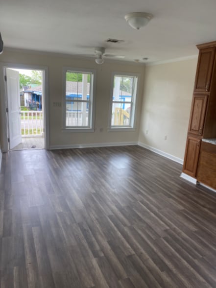 Building Photo - 5635 Leon St