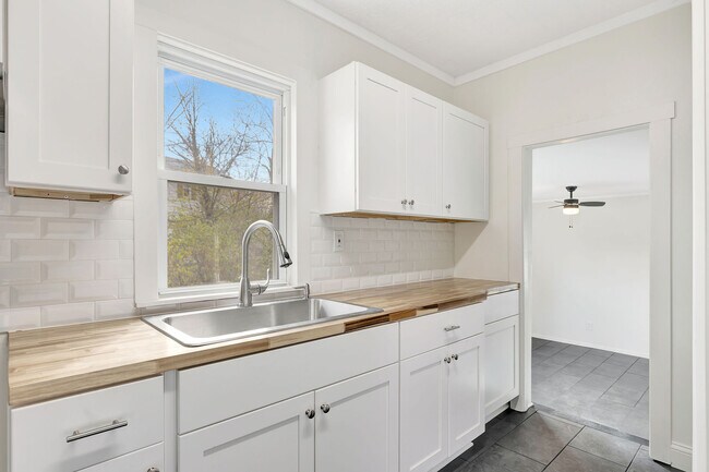 Building Photo - 6985 Beechmont Ave