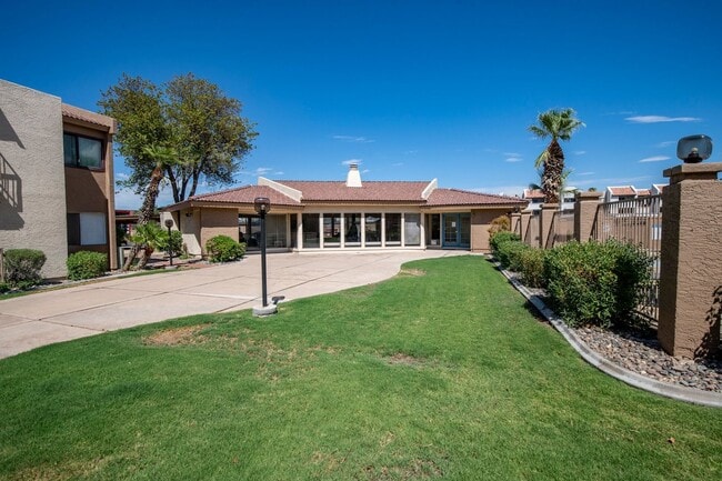 Building Photo - COMING SOON! Spacious 1 Bed 1 Bath Condo i...