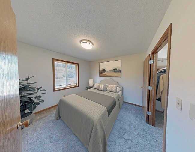 Building Photo - 624 N 16th Ave