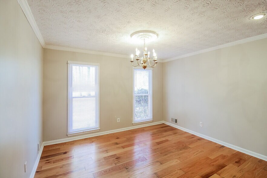 Building Photo - 2671 Ashley Cir