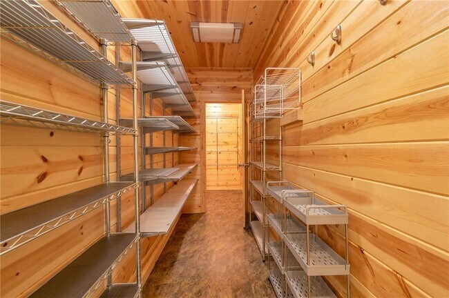 Building Photo - 180 Forest Glen Dr