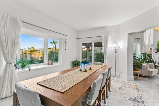 Building Photo - 6039 E Hackamore Ln