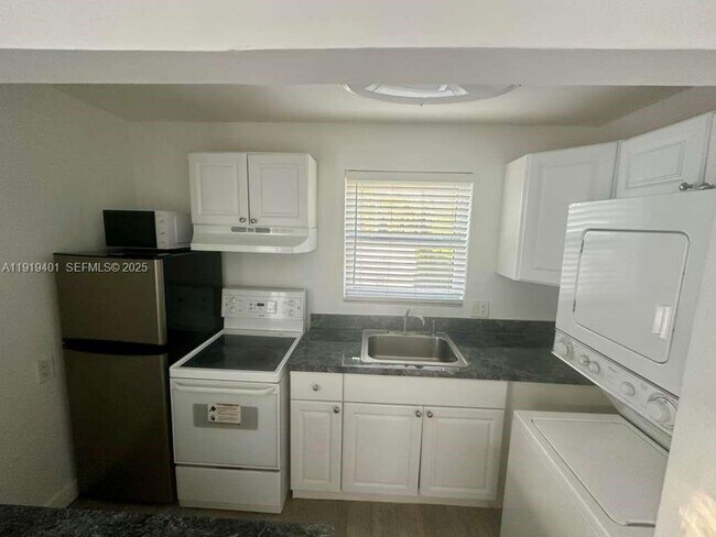 Building Photo - 1150 SW 22nd St