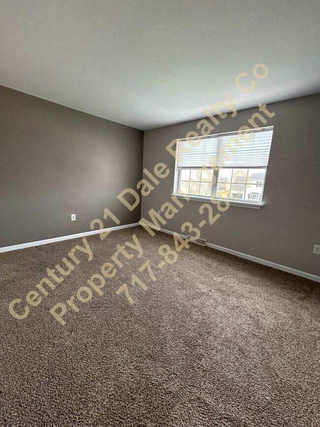 Building Photo - 3 BR, 1.5 Baths, 1 car garage Dover PA