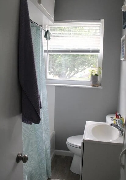 Building Photo - 266 S Westgate Ave