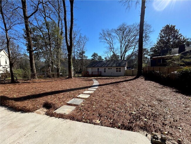 Building Photo - 1226 Beechview Dr SE