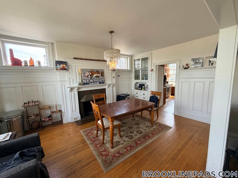 Building Photo - 1673 Beacon St