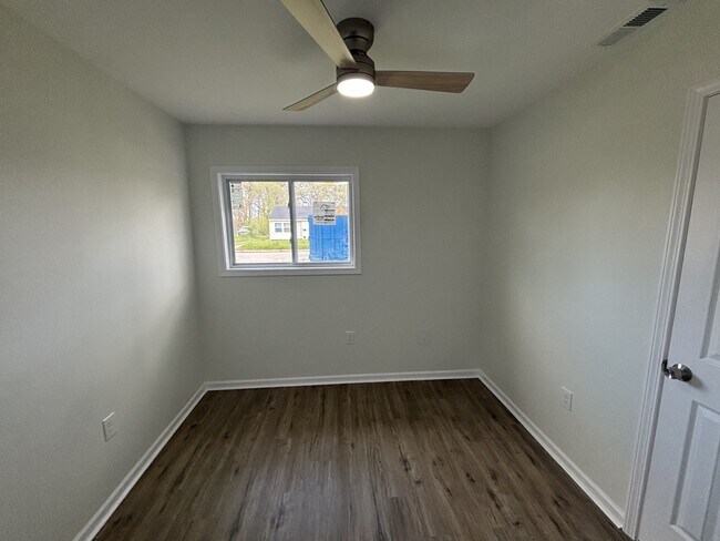 Building Photo - 2257 Central Dr
