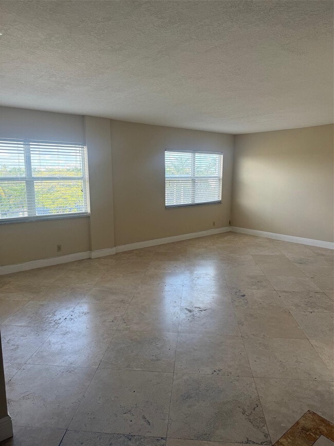 Building Photo - 2555 NE 11th St