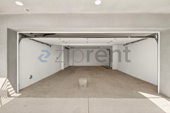 Building Photo - 227 N Burlington Ave