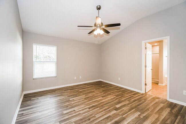 Building Photo - 574 S Aberdeenshire Dr