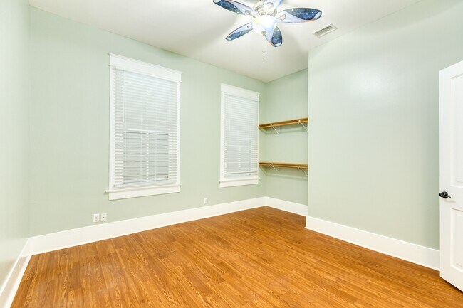 Building Photo - 1625 Ave M 1/2