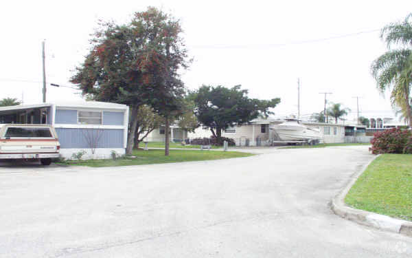 Building Photo - Tradewinds Mobile Estates