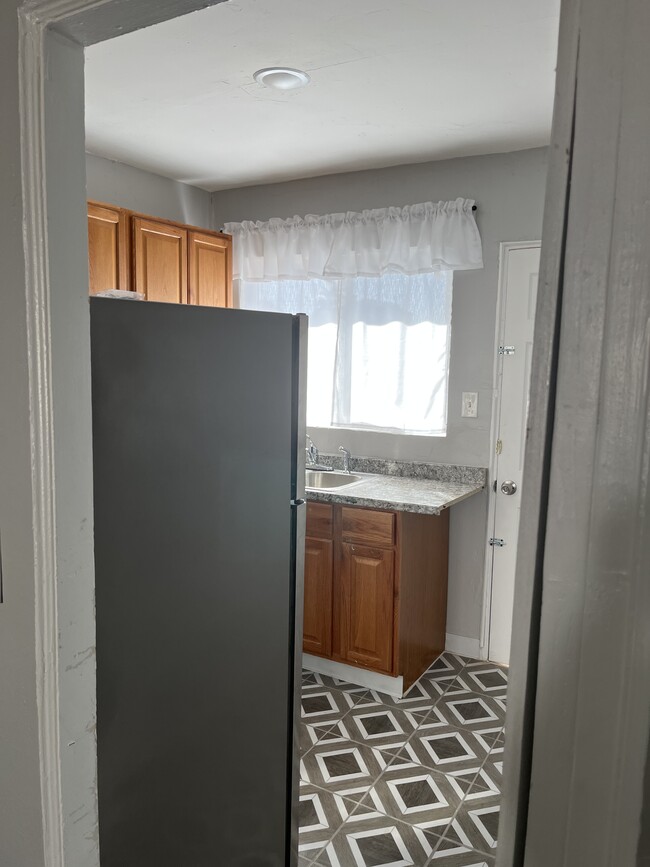 Building Photo - 8172 Valley View Dr