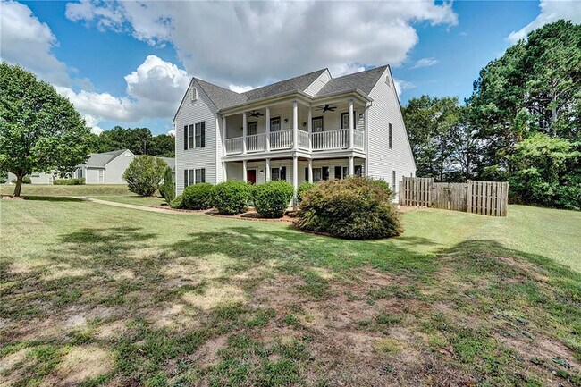 Building Photo - 4 Bedroom 2.5 Bathrooms