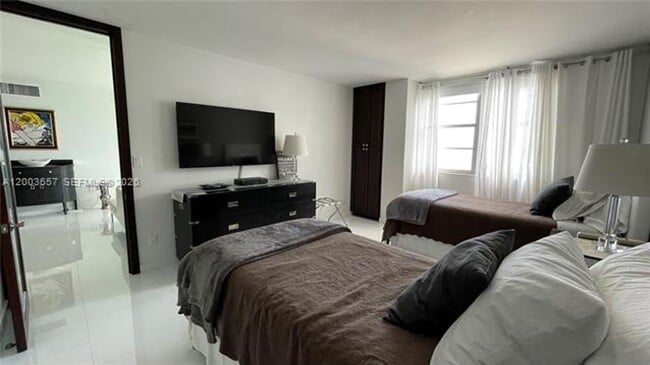 Building Photo - 5701 Collins Ave