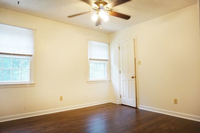 Building Photo - 318 Foxhall Ct