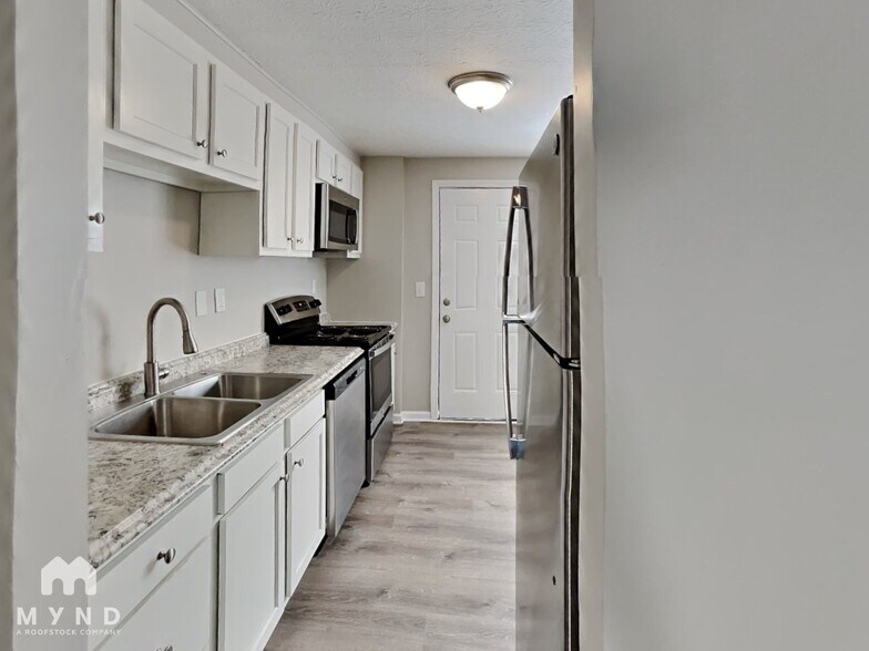 Building Photo - 3799 Farm Brook Ln