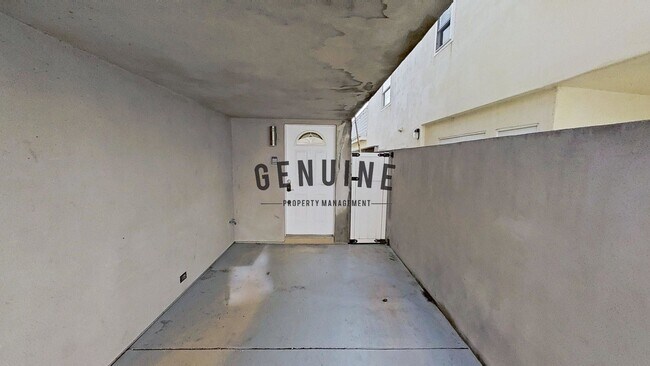 Building Photo - 1224 W Balboa Blvd