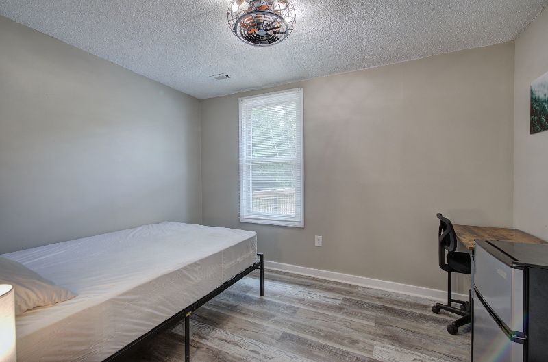Building Photo - 227 St Elmo Cir