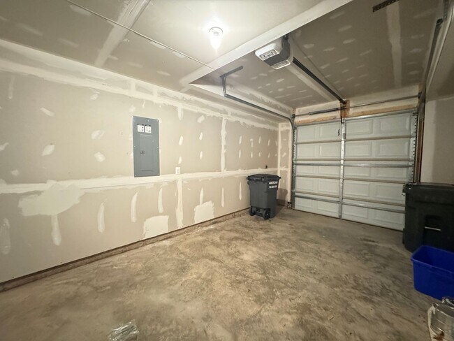 Building Photo - Modern 3 Bed 2.5 Bath Townhome In Beautiful Arcola Town Center