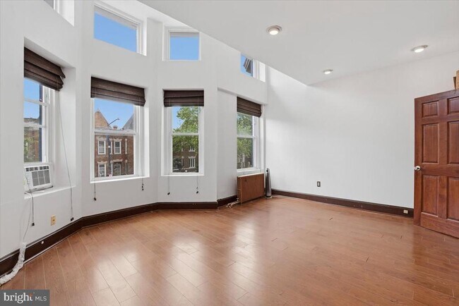 Building Photo - 3009 11th St NW