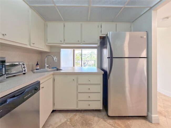 Building Photo - 1470 NE 123rd St