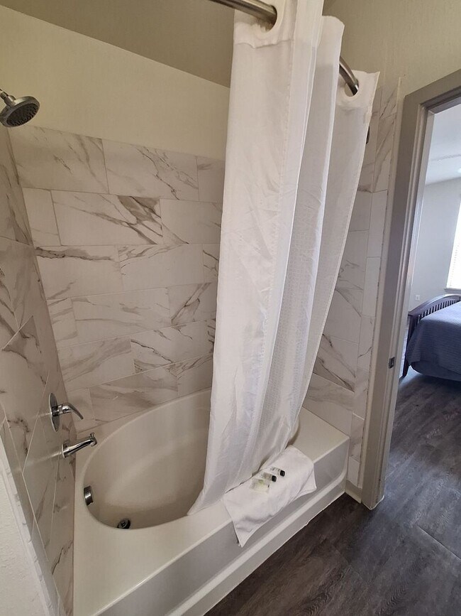 Building Photo - CH-Cortland Flatirons