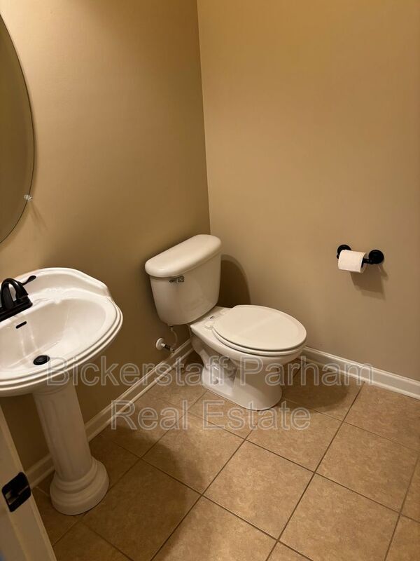 Building Photo - 5982 Ivy Ridge Dr