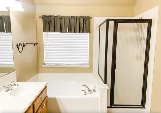 Building Photo - 9229 Daystar Dr