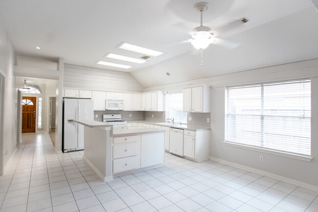 Building Photo - 1722 Red Oak Terrace