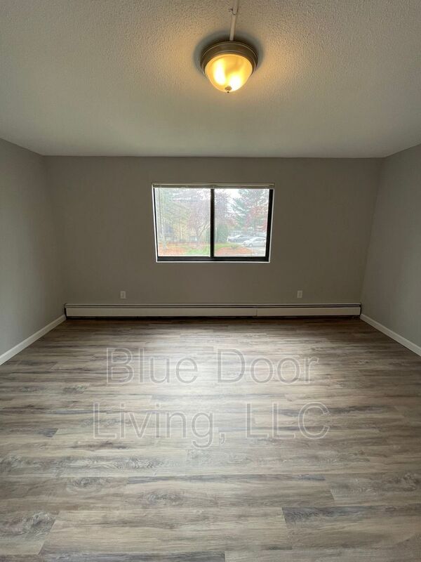 Building Photo - 13 Tiffany Rd