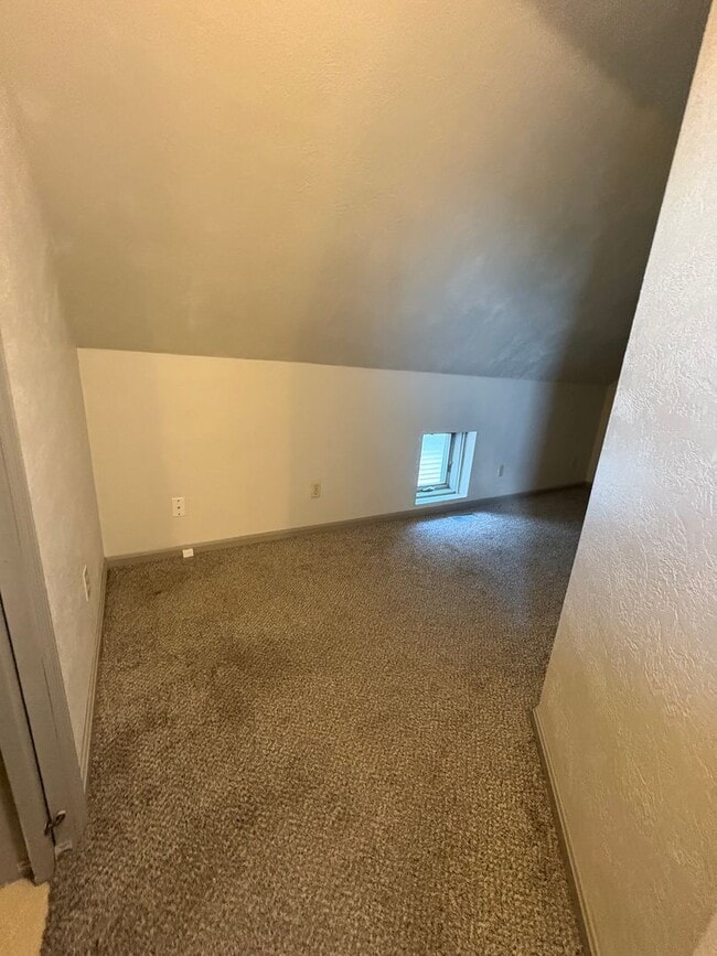 Building Photo - 933 S 4th St