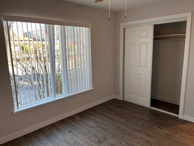 Building Photo - Nice remodeled studio in prime location