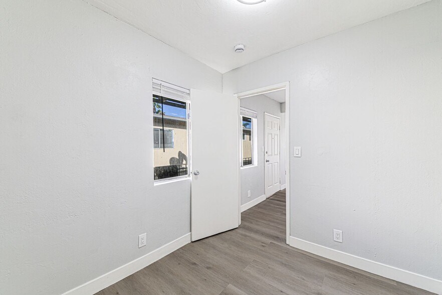 Building Photo - 811 Gardenia Ave