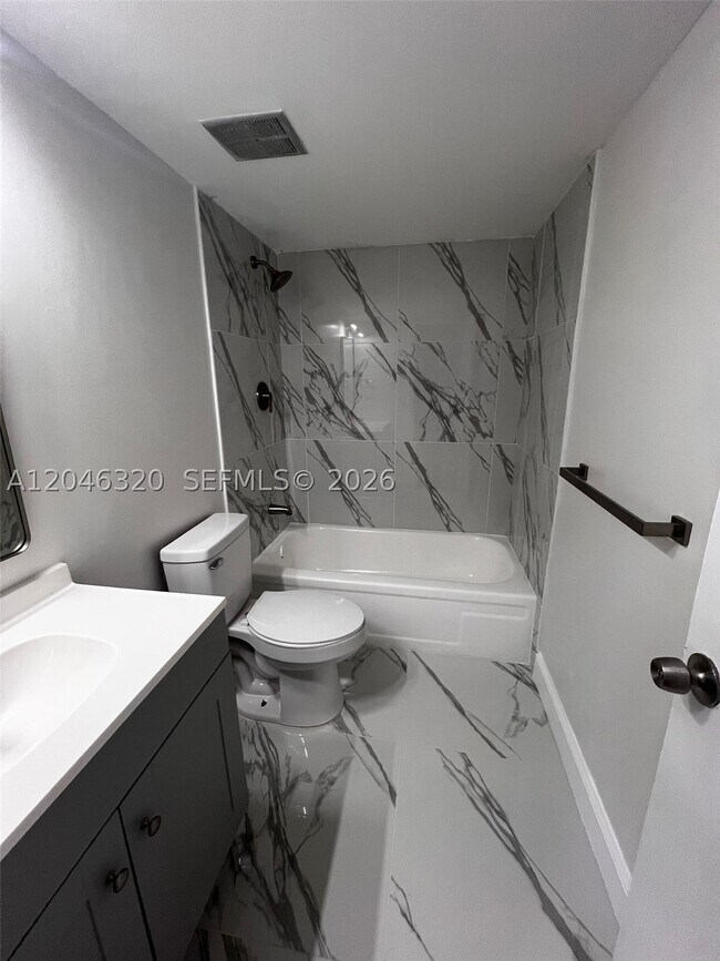 Building Photo - 2610 W 67th Pl