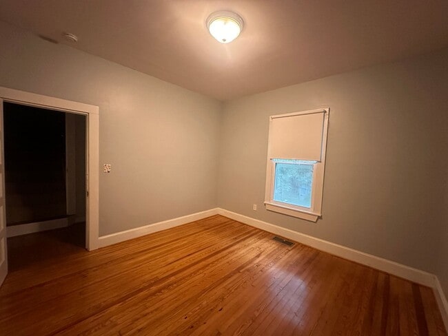 Building Photo - Gorgeous 3 Bed 2 Bath Haymount Home