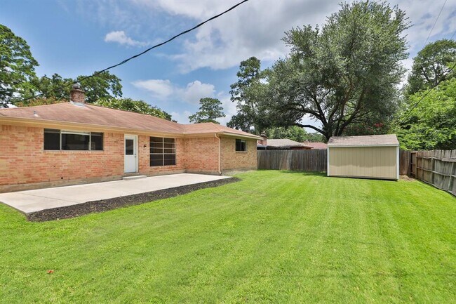 Building Photo - 15822 Whipple Tree Dr