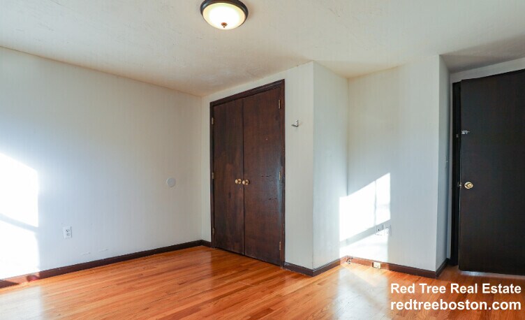 Building Photo - 10 Shepard St